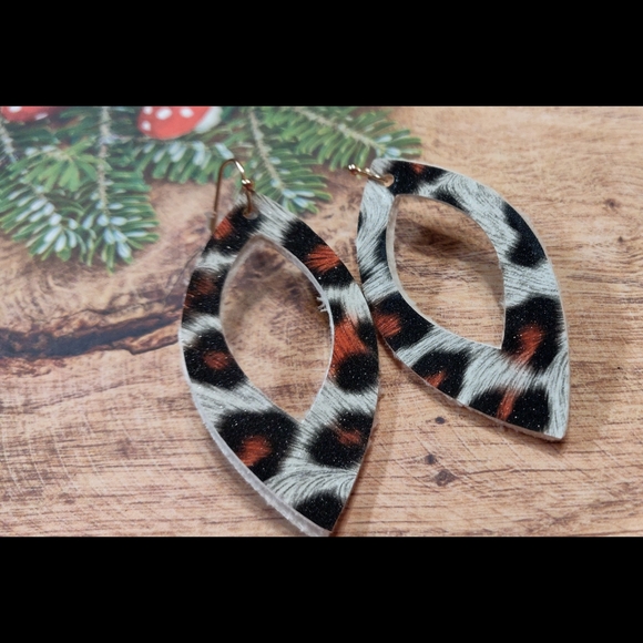 Jewelry - 3/$20 Leopard print faux leather earrings